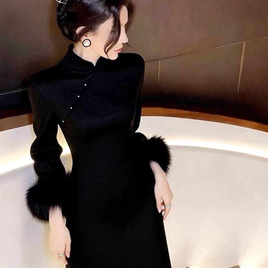 Women's Elegant Black Fleece-Lined Long Dress Coat - Slimming Chinese Style for Winter 2025