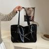 Vintage Womens Large Capacity Tote Bag With Pu Material For Daily Use