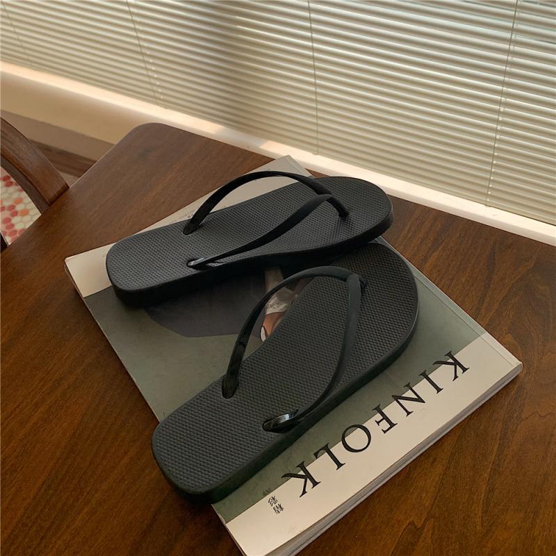 Summer New Flat Bottomed Flip Flops Women s Slippers Simple Solid Color Clip On Beach Travel Vacation Shoes 36 чёрный 1139₽