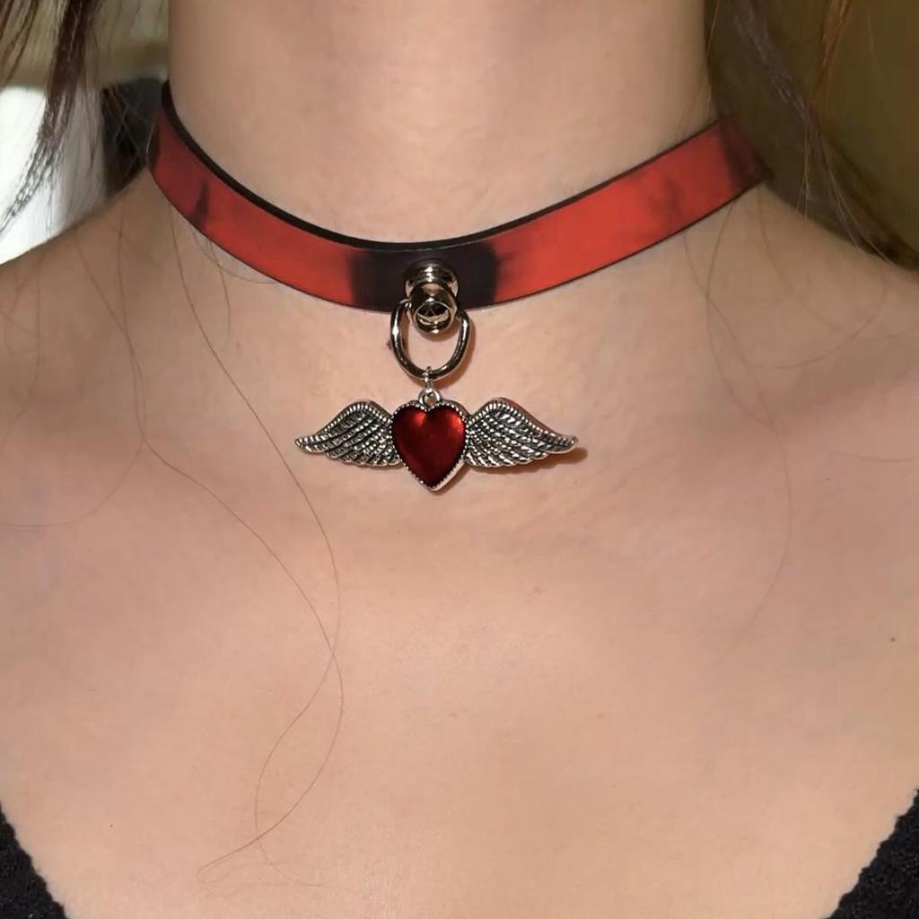 Chique Pittige Meisje Leren Bel Choker Ketting – Uniek Minderheidsontwerp