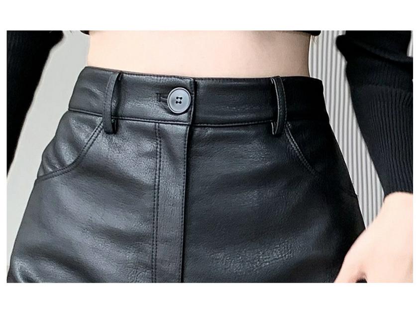 Women's Black PU Leather Midi Skirt: High-Waist, Hip-Hugging, Autumn/Winter 2025 Style.