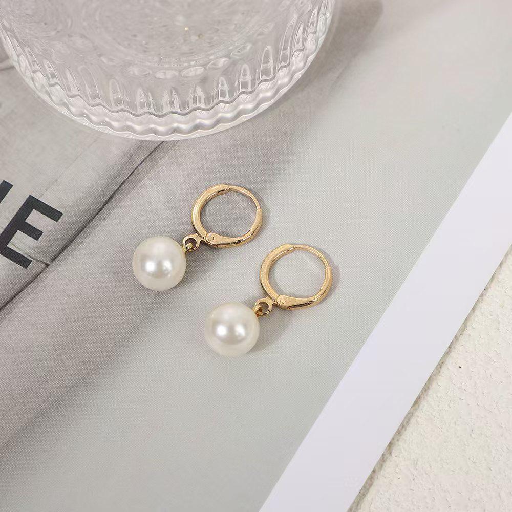 Pearl Earrings: Light Luxury, High-End Autumn/Winter Design, Versatile & Simple for Niche Fashion