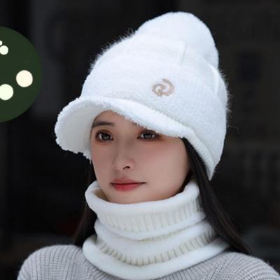Chapéu de inverno de poliéster com pele e pompom para mulher