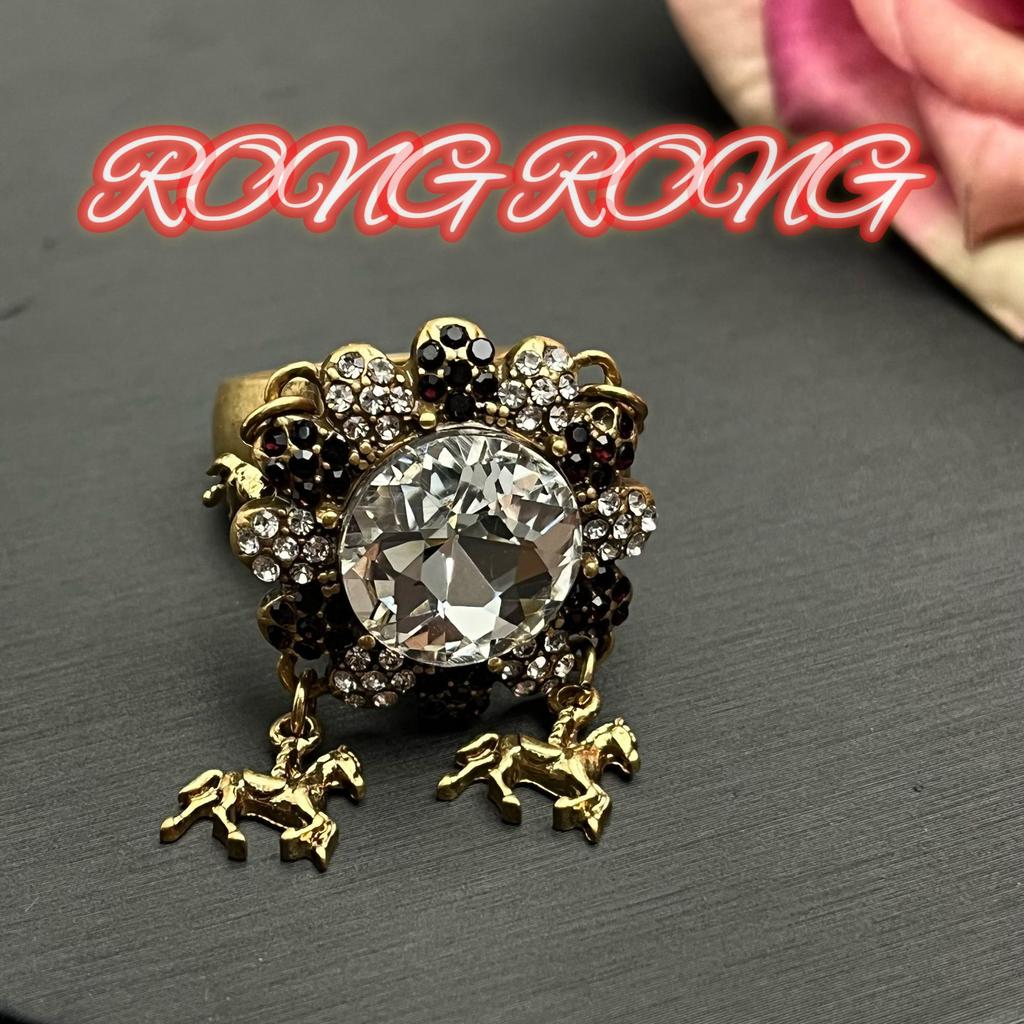Vintage Ring With A Light Luxury High-end Feel Textured Alloy Heavy Industry Inlaid Zircon Style Palace Niche