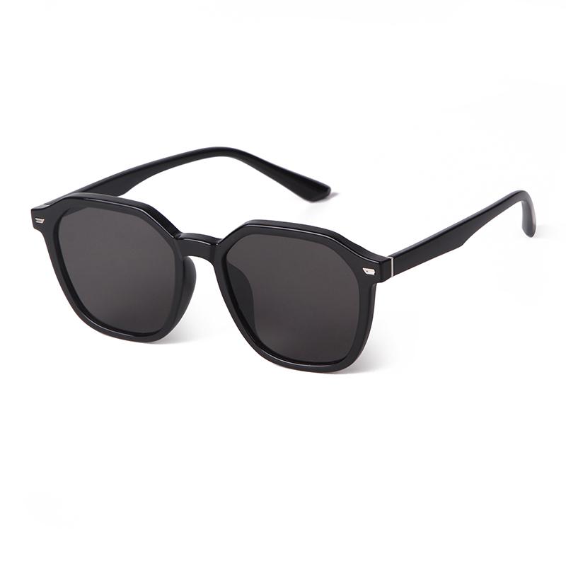 Square Sunglasses Woman Man Compact Frame Design Sun Glasses for Female Retro Square Metal Eyeglasses UV400 Protection Summer