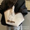 Retro bag women's large capacity 2025 new autumn and winter shoulder armpit bag texture casual work commuter tote bag