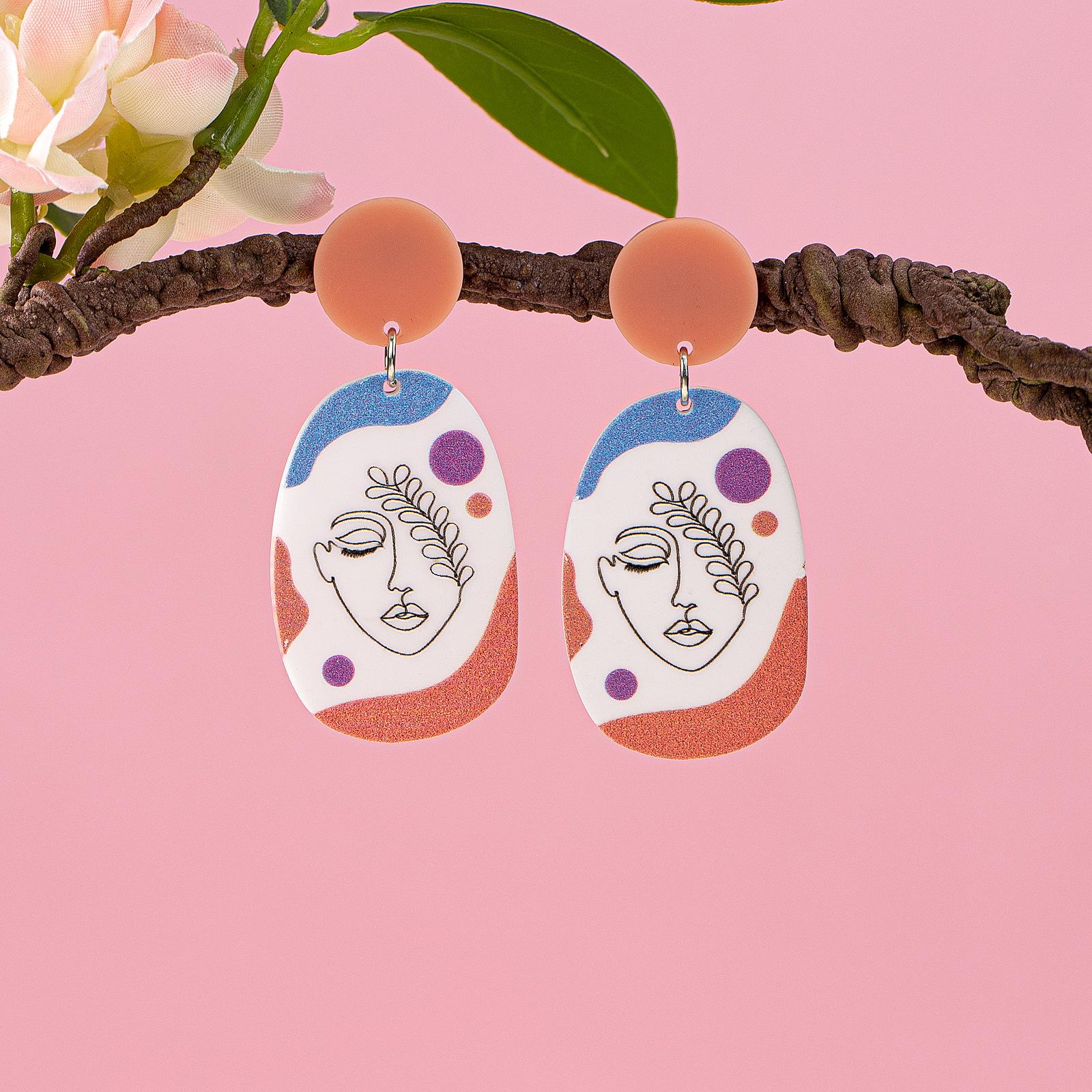 

Изысканные розовые геометрические серьги с 3D-принтом: Весенне-летний нишевый стиль