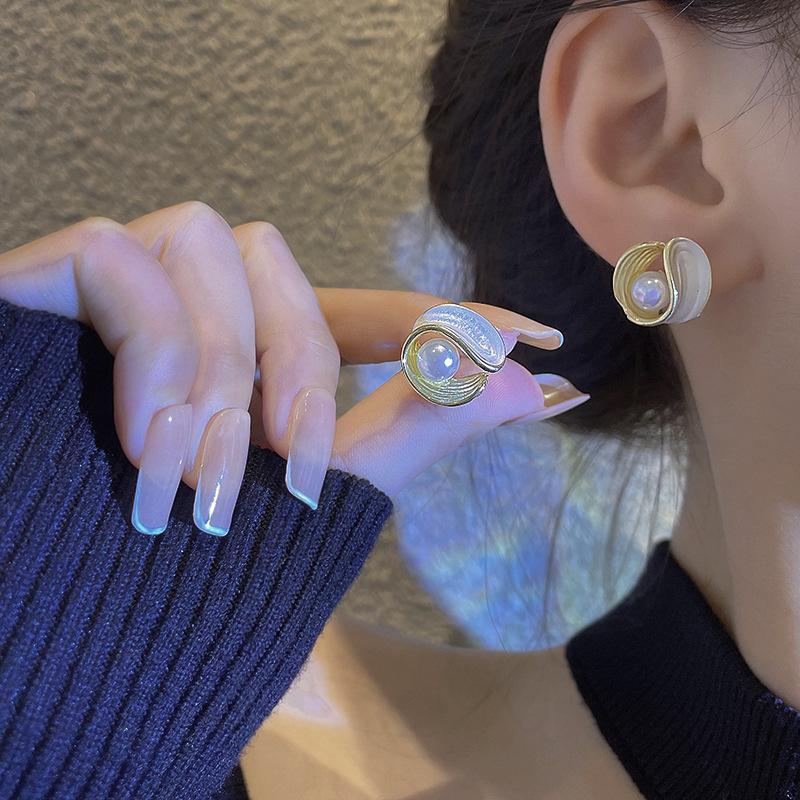 Imitation Pearl Earring For Women 2022 New Gold Colour Round Stud Earrings Christmas Gifts Irregular Design Unusual Earrings