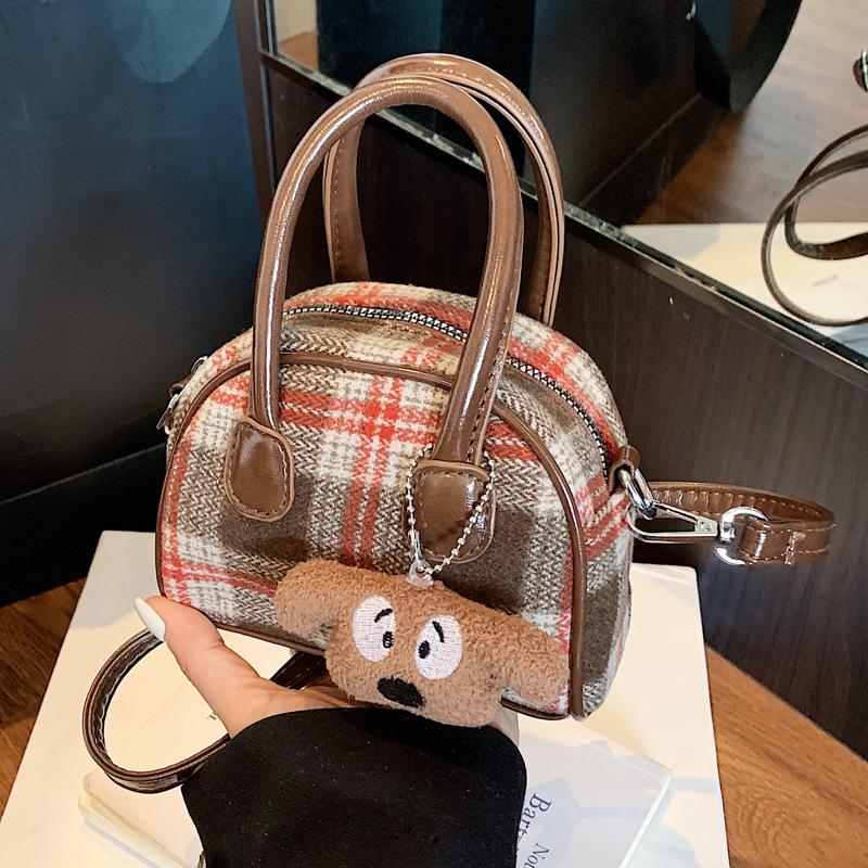 Nischen-Karohandtasche Damen 2025 neu trendig niedlich Welpe Umhänge kleine Tasche Mädchen Mini Bowlingtasche