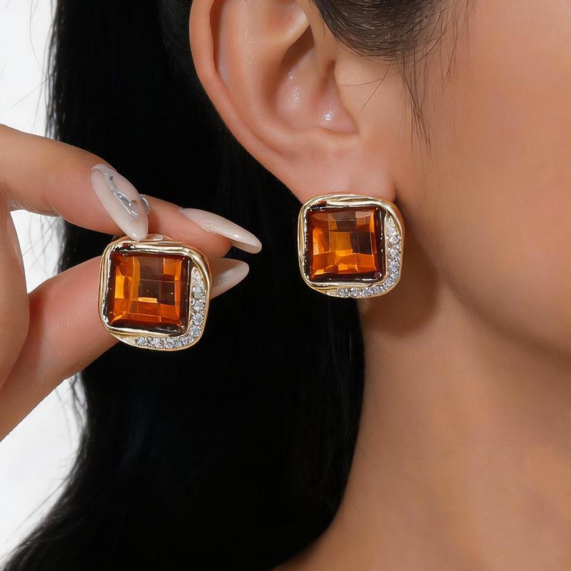Silver Needle Luxury Rhinestone Square Geometric Earrings: Elegant Retro Ear Studs