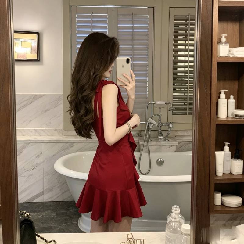Polyester Spaghetti Strap Dress With Slim Fit Design For Summer Casual Wear