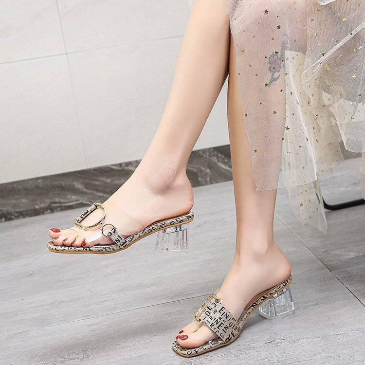 2025 summer new fashion simple versatile fairy cool slippers Internet celebrity word with slippers female medium heel thick heel