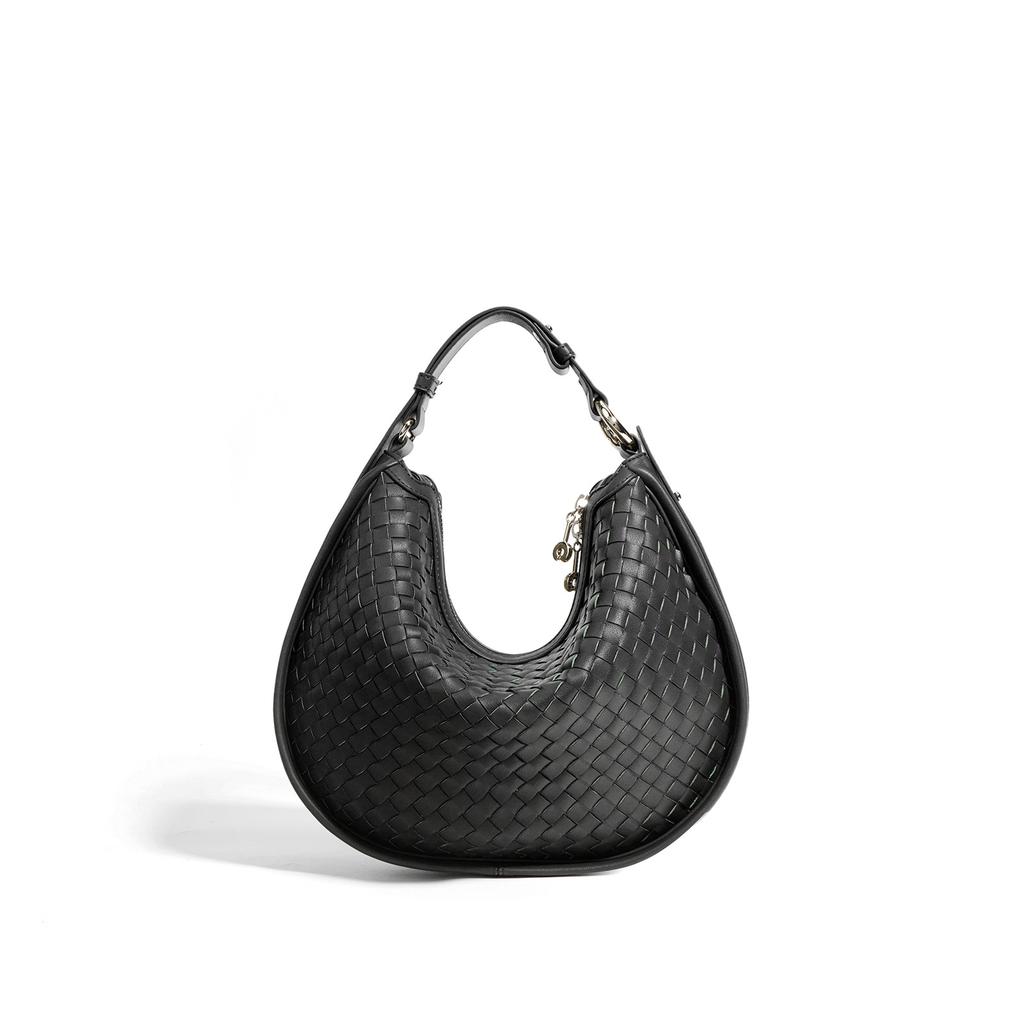 Nová tkaná kabelka půlměsíce z hovězí kůže 2025 jarní a letní móda ležérní přes rameno crossbody kožená podpažní kabelka niche design