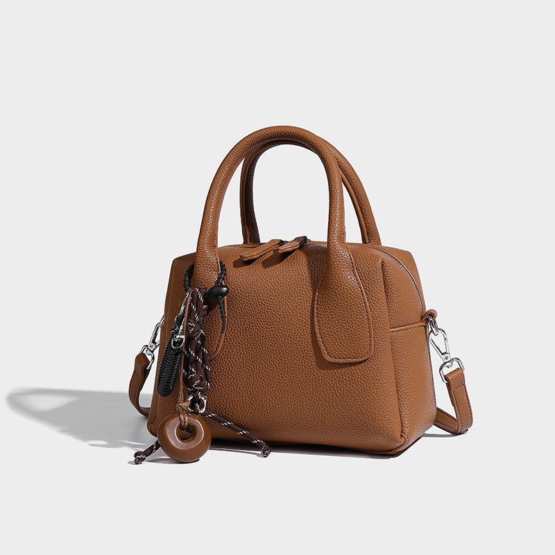 

Niche Design 2024 New Boston Portable Fashion Casual Shoulder Pillow Commuter Versatile Mom Bag