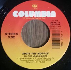 

7inch Record MOTT THE HOOPLE All The Young Dudes Honaloochie B 3874712 Columbia 1992 US Rock Used