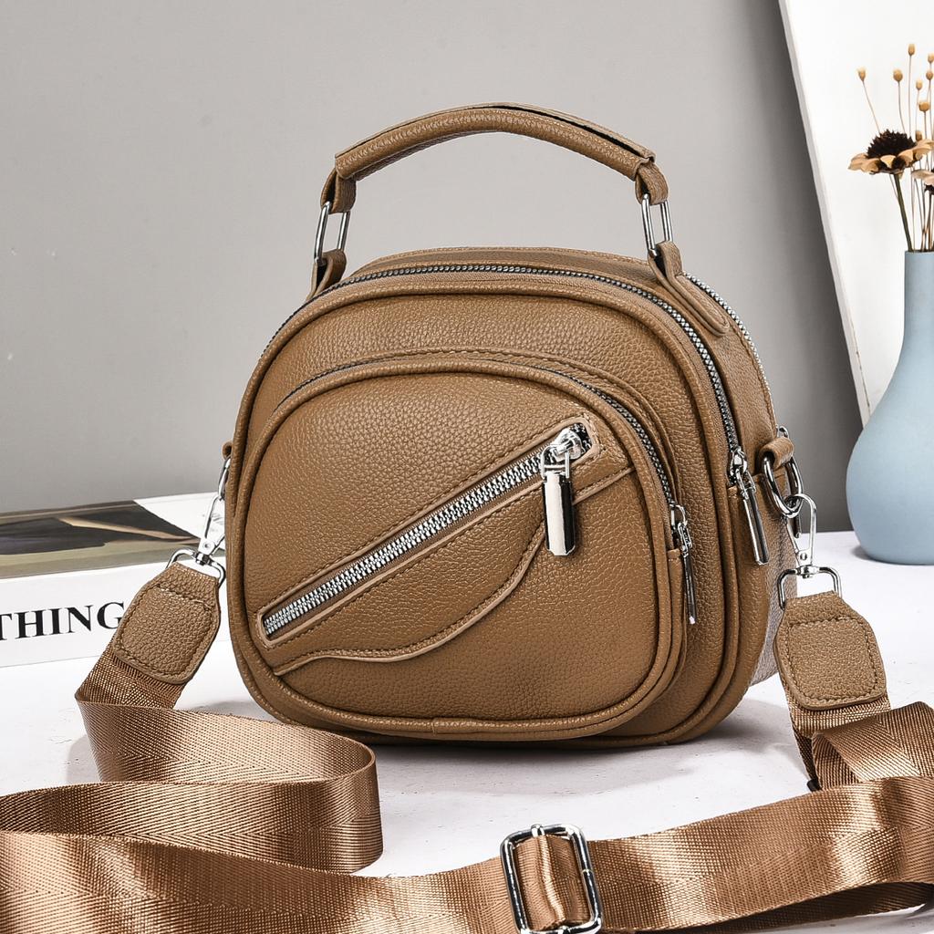 Bag Women's 2026 New Fashion Versatile Messenger Bag Practical Super Fire Small Bag