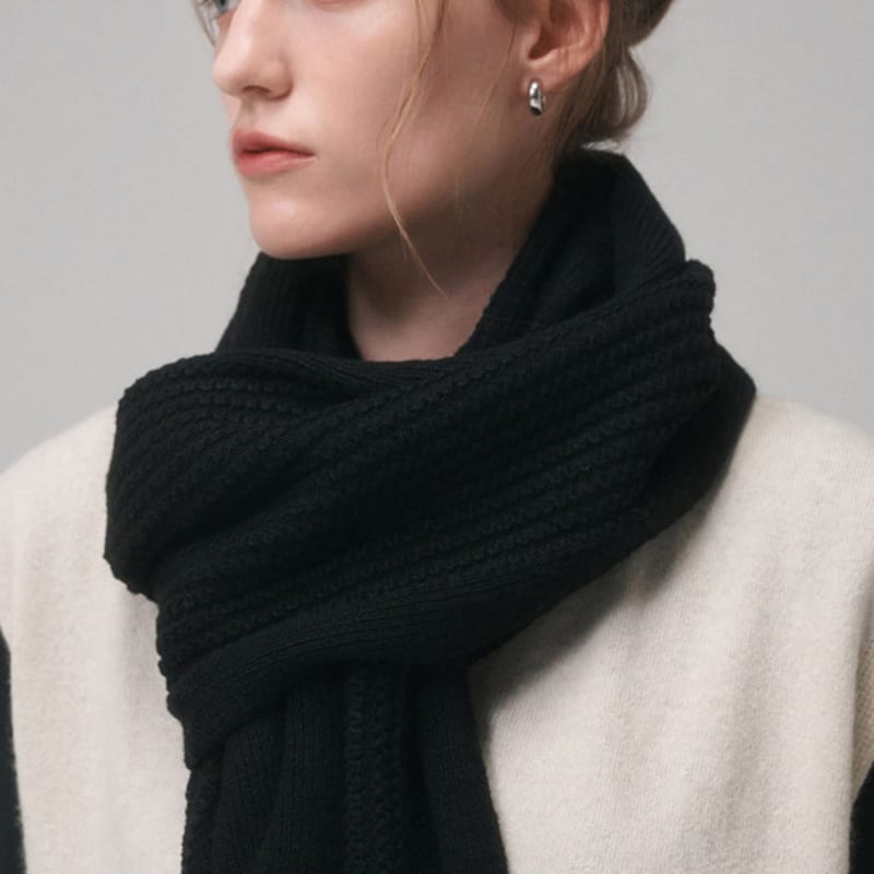 Saint Luxure Soft Leaf Muffler Black