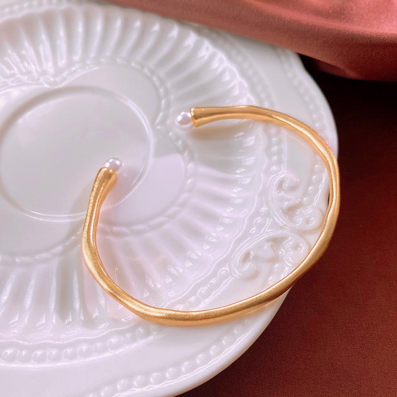 Minimalist Metal Grid Bracelet - European & American Fashion Niche, High-end Style Hand Jewelry