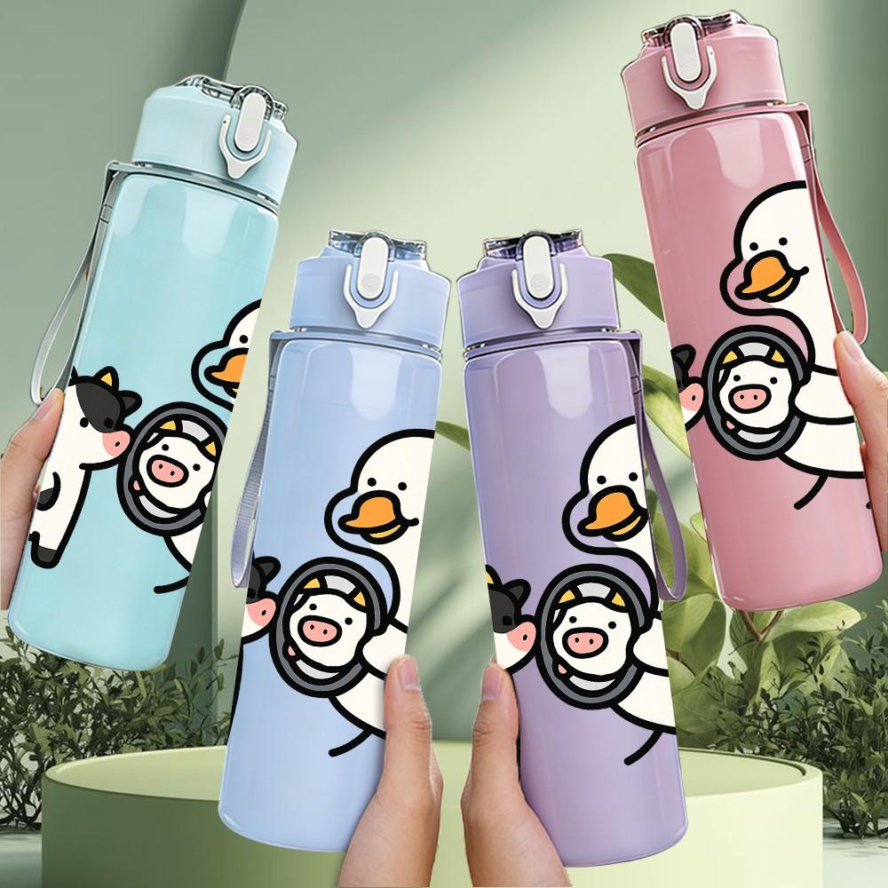 1PC Duck Hugging Cow Cartoon Art 750ml Color Plastic Sports Water Bottle Leakproof Flip Straw Lid Suitable for Sports Office Home Use
