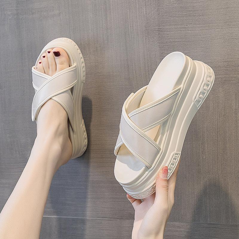 Slippers Women's Summer Sandals 2025 New Thick-soled Muffin Shoes Sandals Fashion Internet Celebrities with Small Fragrant Trend