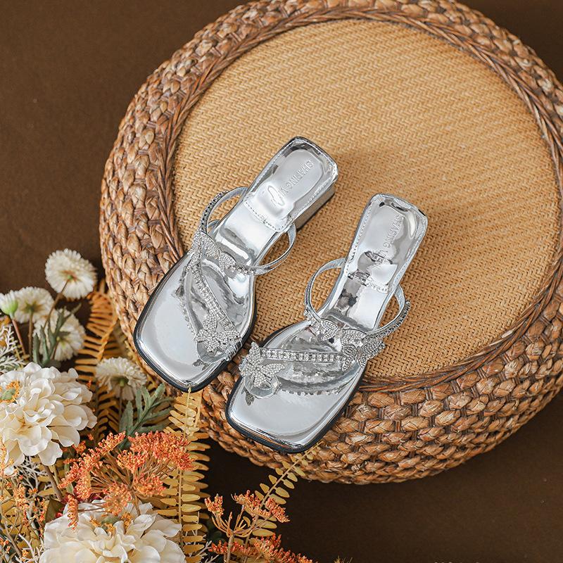 

2025 Новые квадратные носки с серебристыми стразами и высоким толстым каблуком крутые шлепанцы детские премиальные летние 34 серебряный