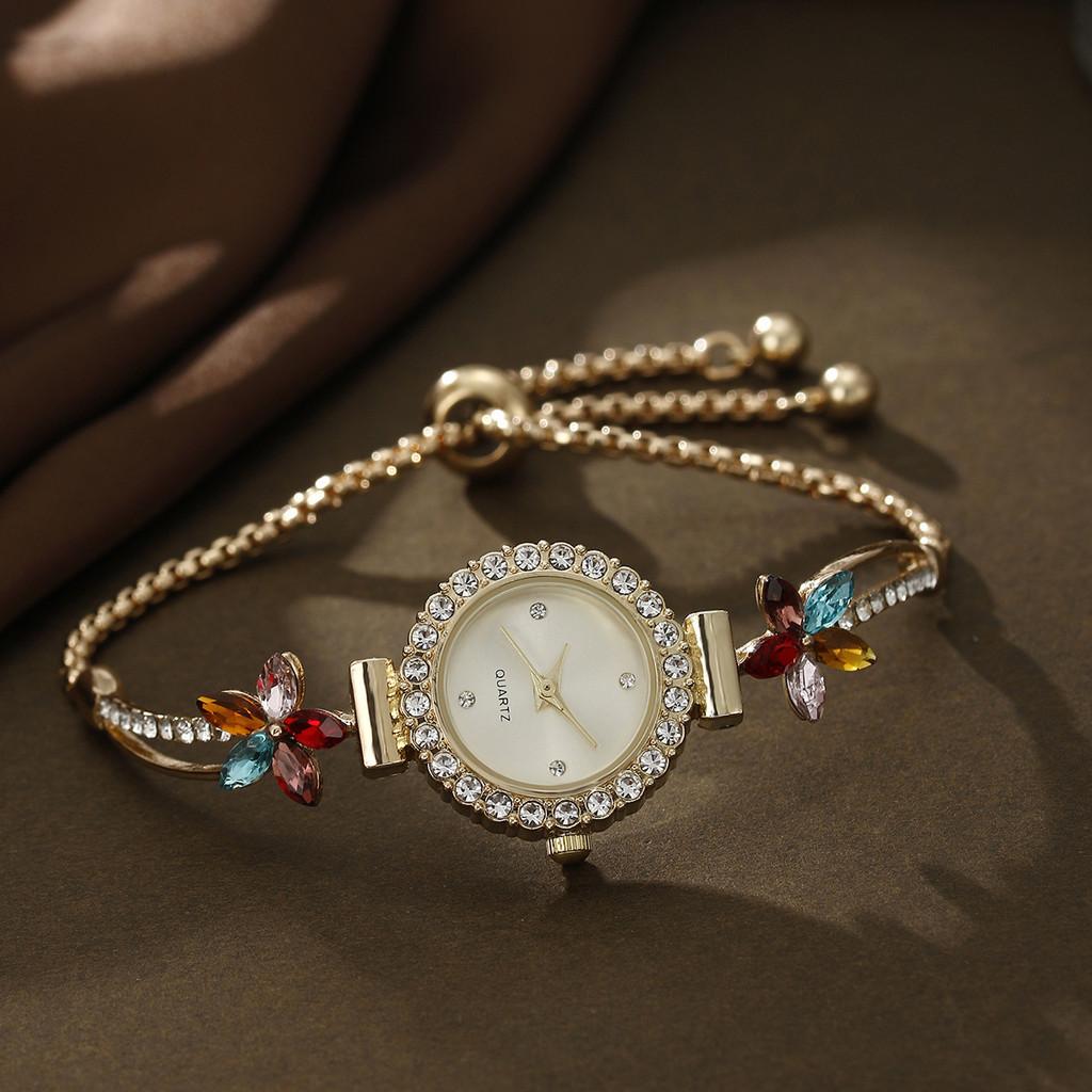 Small Fresh Floral Quartz Watch For Women With Diamond Embellishments And Alloy Strap