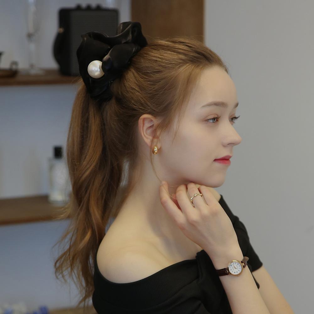 Dieuamour Glossy Big Pearl Hair Scrunchie 2 Colors