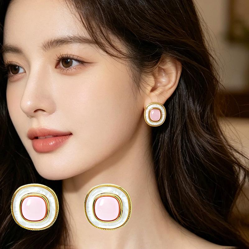 Retro Geometric Creamy Pink Square Stud Earrings for Women - Fashionable, High-End, Versatile