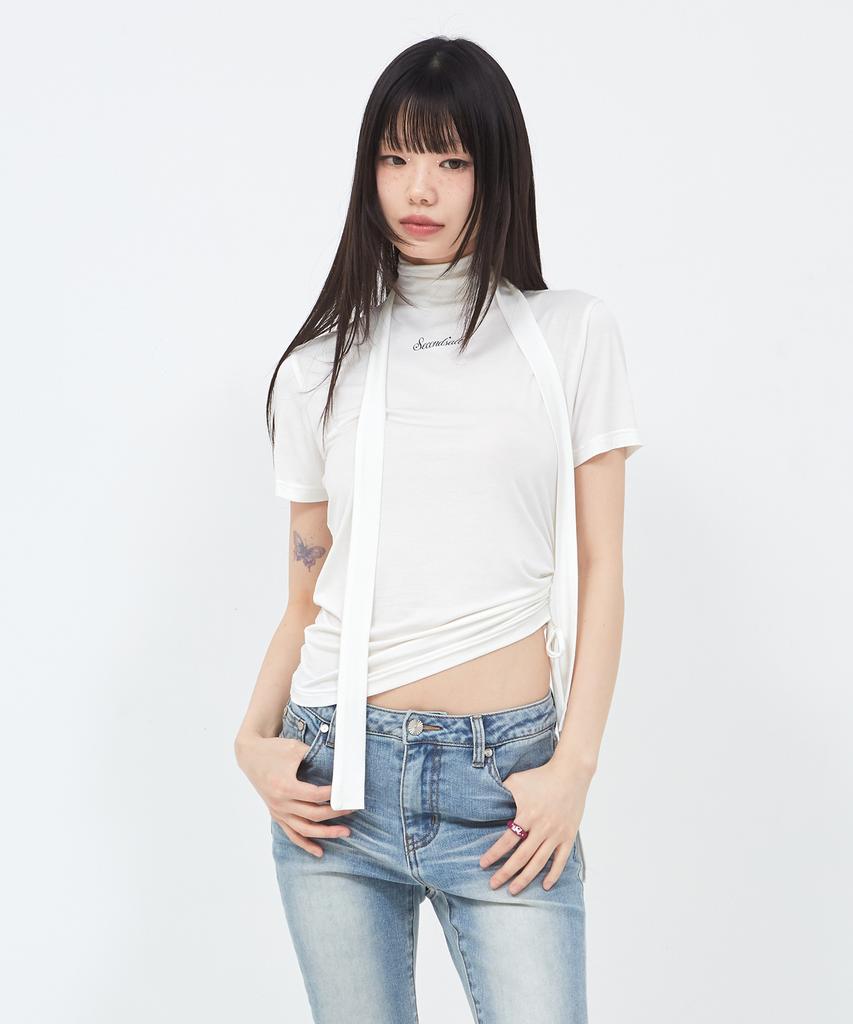 Sekeondeusolteu Shirred Choker Half-Neck T-Shirt (White)