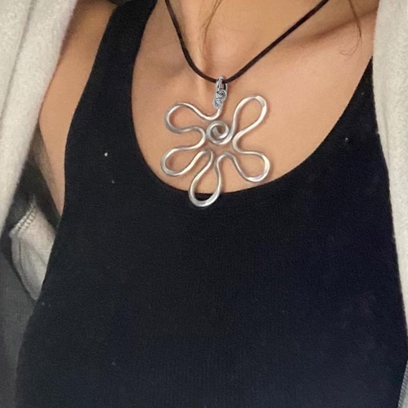 Irregular Hollow Out Flower Necklace Metal Big Flower Pendant Bohemia Sweater Collar Chain for Women Neckchain Necklace