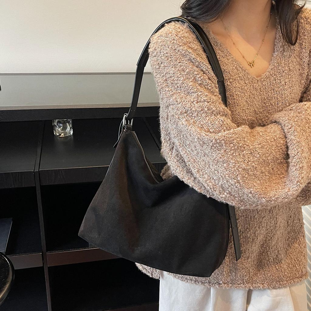 Large capacity underarm bag women's 2025 new fashion retro commuter suede shoulder bag casual tote bag