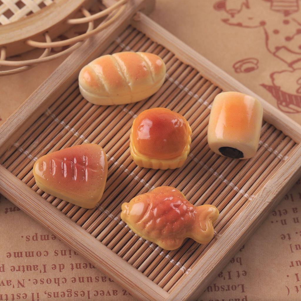 Miniature Bean Paste Roll and Fish Bread Resin Dollhouse Toy Accessories