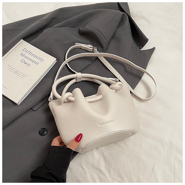 

Portable vegetable basket bag women s 2025 new trendy fashion Korean version bucket bag versatile messenger red bag New Year s bag