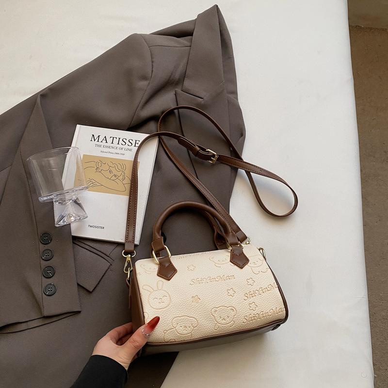 

Customized embossed handbag Boston bag women s 2025 new Korean version of fashion versatile and popular women s messenger bag