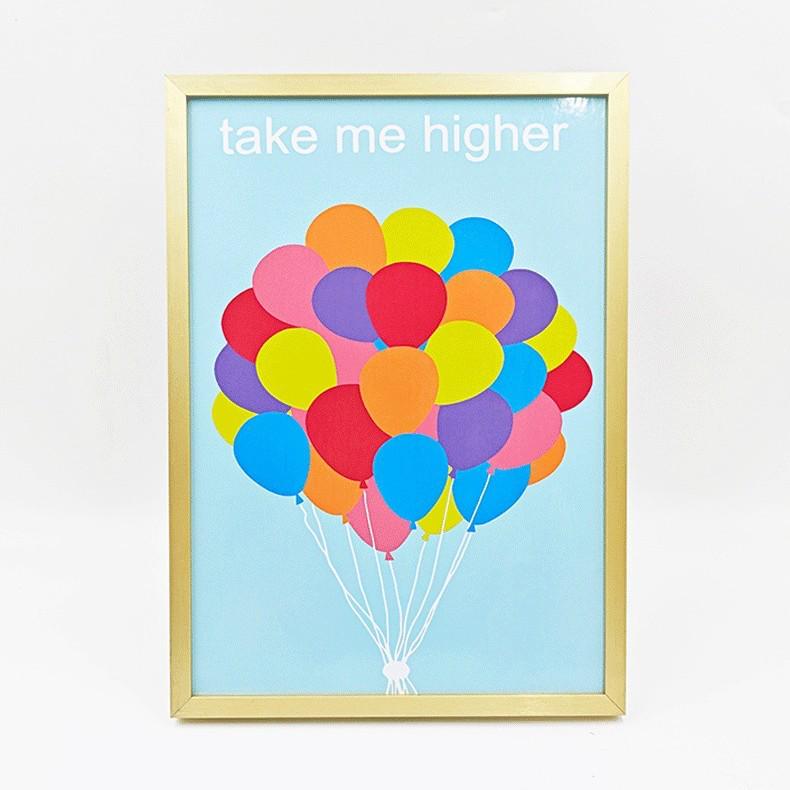 A4-bildram i aluminiumlegering med graverad logotyp för foto, bordsplacering, väggupphängning eller visning av verksamhetstillstånd.