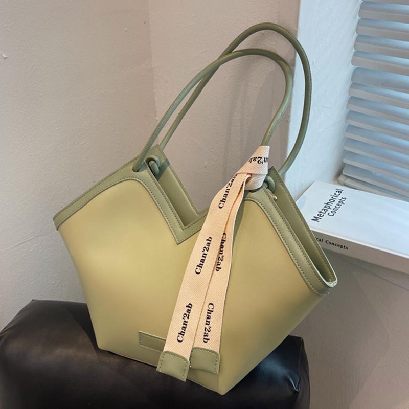 IELGY trendy fashion drawstring heart shaped large capacity shoulder bag for women