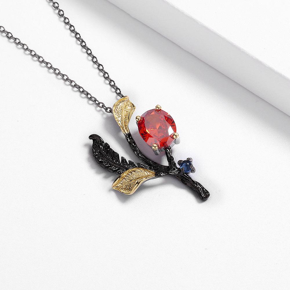 Creative Black Gold Jewelry Leaf Shape Pendant Necklace for Women's Elegant Women's Sweater Chain Shiny AAAA Red Zircon Pendant