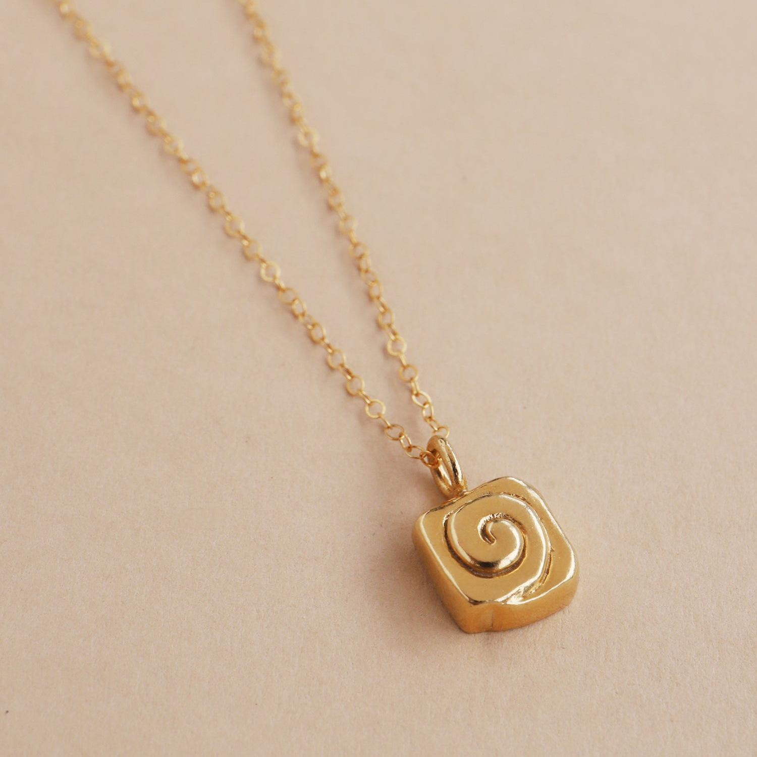 Croissant Pendant Necklace Salt And Pepper Bread Necklace Cinnamon Tornado Earrings 18K Gold Preserve