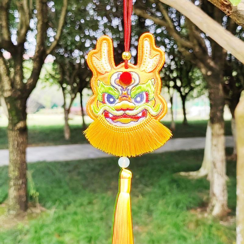 

Подвеска для автомобиля в виде саше с 3D вышивкой дракона и кисточкой Unscented жёлтый