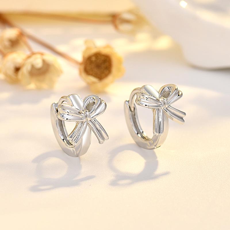 

Серьги-бантики и иглы Высококлассные серьги Простой и персонализированный дизайн Наушники Нишевые Универсальные серьги-пусеты