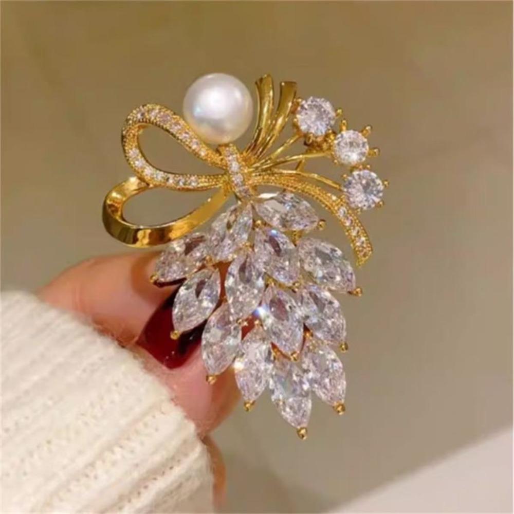 Diamond Butterfly Versatile Simple Brooch Flower Anti-light Pin Clothing Accessories Corsage