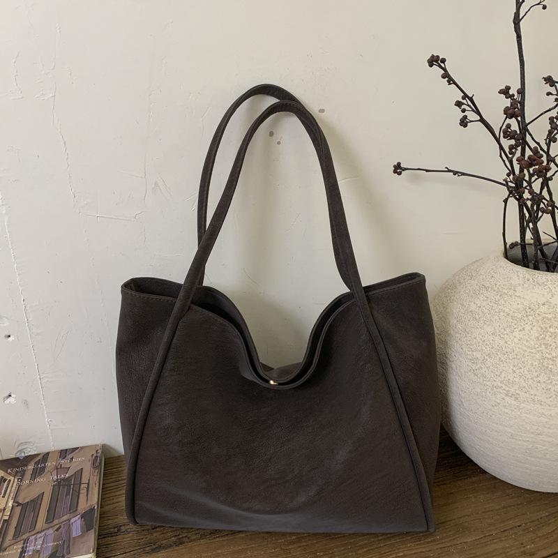 

Retro large-capacity bag women s new trendy high-value shoulder bag commuting tote bag going out hand bag