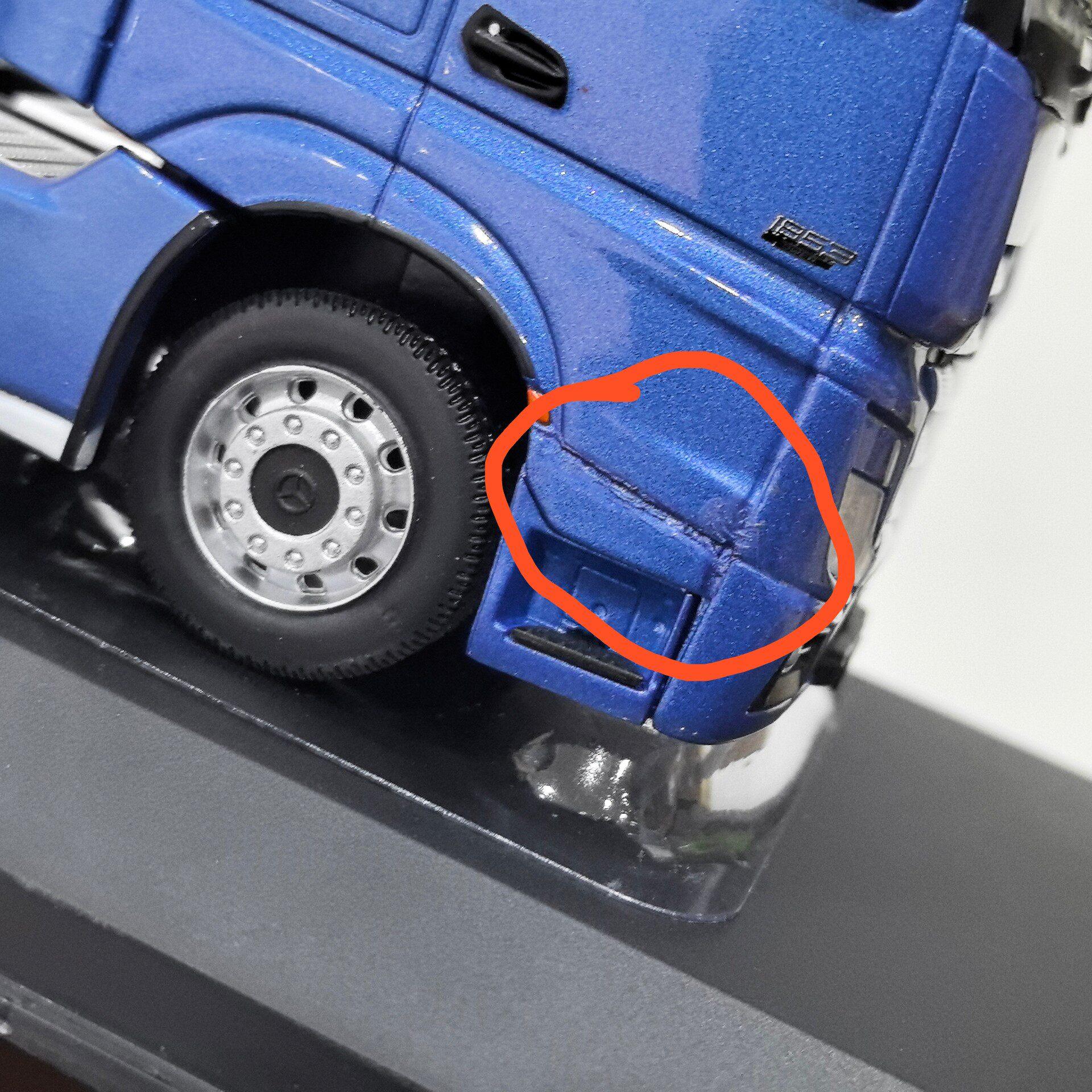 

Paint Surface Defects IXO Diecast 1/43 Scale BENZ Actros MP4 V8 Alloy Car Model