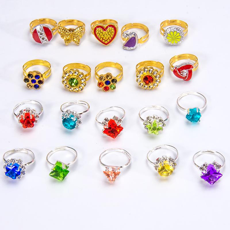Children's Adjustable Rhinestone Alloy Ring Set In Heart-Shaped Box