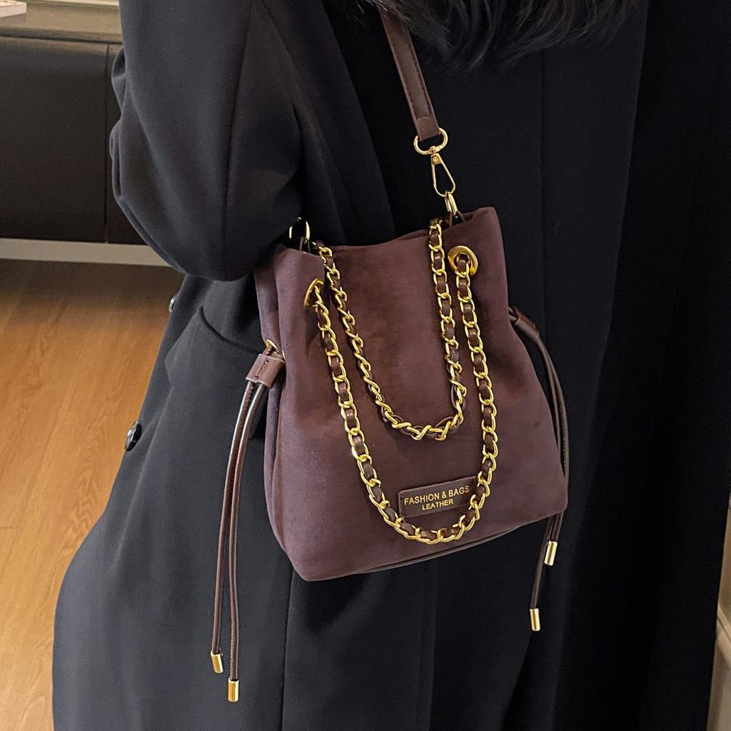 Niche Design Bucket Bag Women's 2025 New Retro Fashion Chain Single Shoulder Messenger Bag Hand Carry Underarm Bag Tide