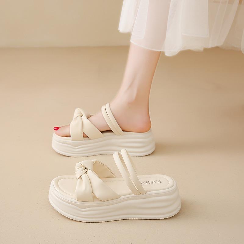 Two Wearing Cool Slippers Women's Summer New Platform Casual Drag Outer Slippers Beach Shoes