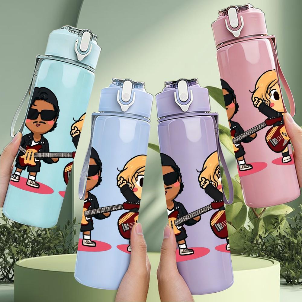 1PC Retro Anime Boy Character 750ml Color Plastic Sports Water Bottle Leakproof Flip Straw Lid Suitable for Sports Office Home Use