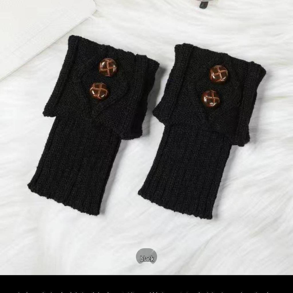 Women's Thick Knit Wool Diamond Button Ankle Boot Socks and Leg Warmers for Autumn and Winter.