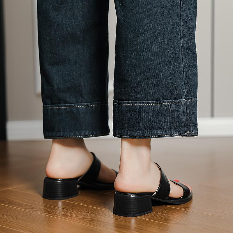 French Retro One-strip Summer New Slippers for Women with Thick Heels and Soft Sole, No Fatigue, Mid-heels and Outer Sandals