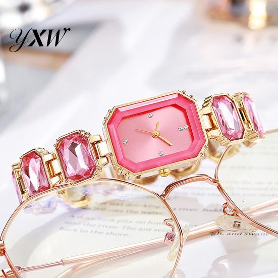 Date Night Uhr für Damen Armband Quarz Funkelnder Strass Rechteckiges Zifferblatt Faux Diamant Armbanduhr Elegante Schmuck Uhr